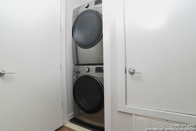 330 Clay Property Photo 17