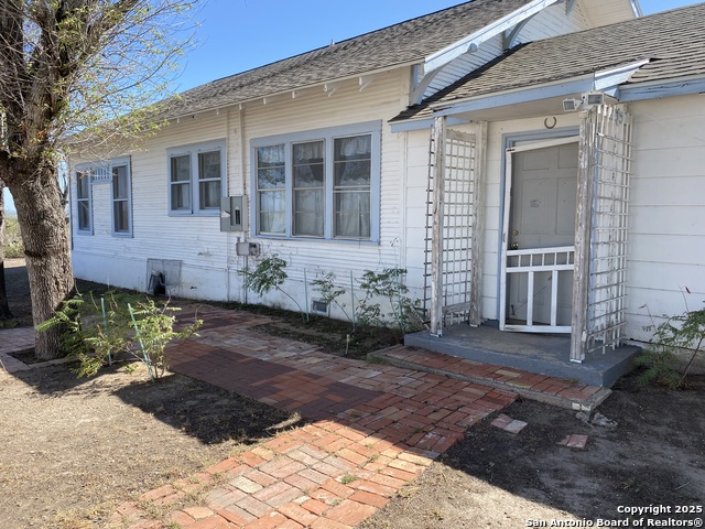 100 Hillcrest Rd Property Photo 1