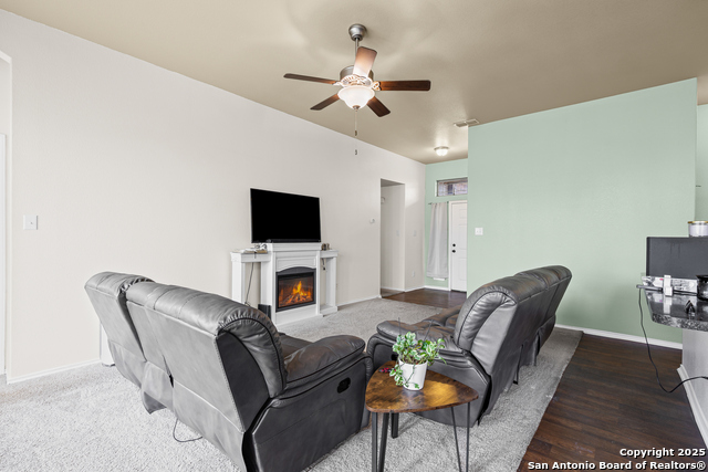 1123 Jamestown Property Photo 6