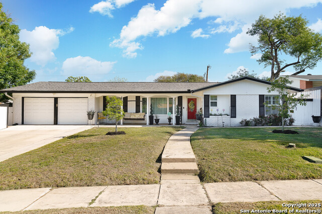 311 Redcliff Property Photo 1