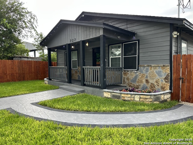 727 Erline Property Photo 1