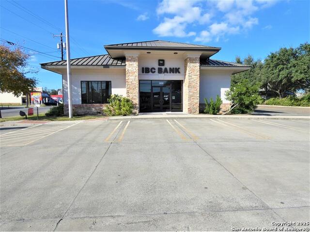 300 N ST MARYS Property Photo 1