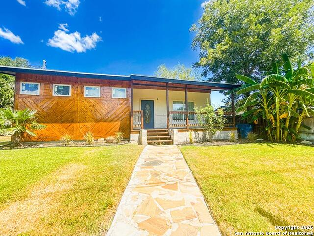 704 W Clare Property Photo 1