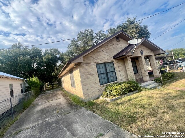 406 W Sylvia Property Photo 2