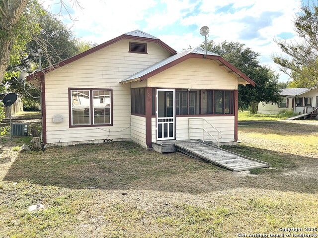 303 Milam Property Photo 1