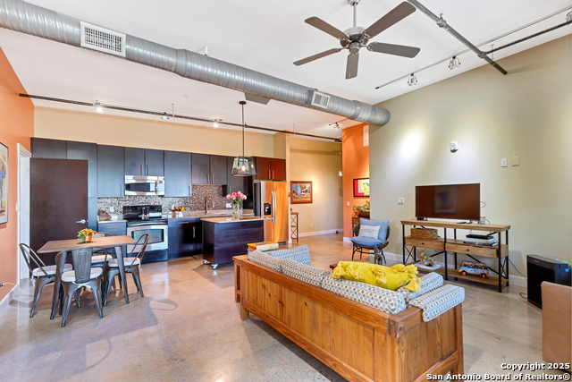 831 S Flores Property Photo 1