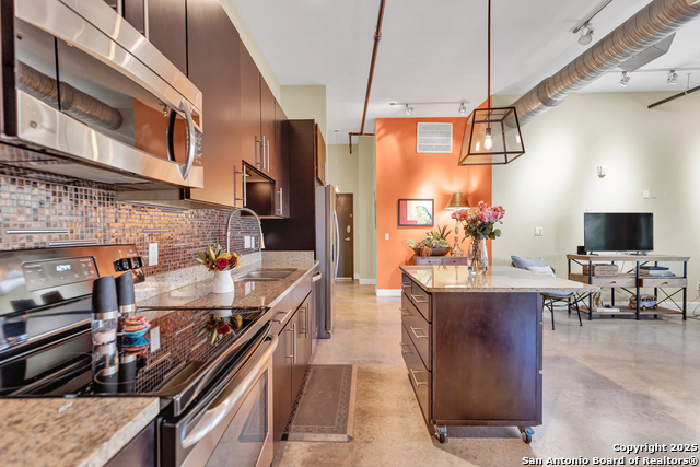 831 S Flores Property Photo 3