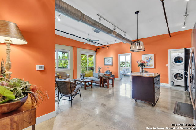 831 S Flores Property Photo 4