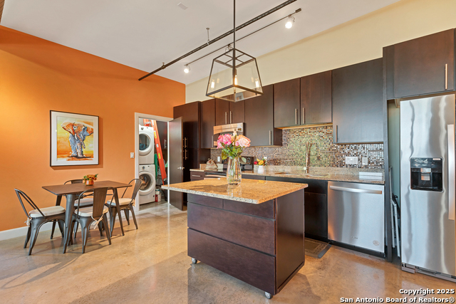 831 S Flores Property Photo 6