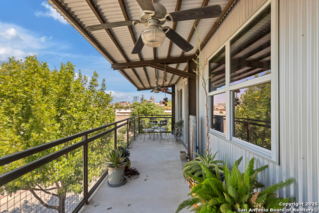 831 S Flores Property Photo 19