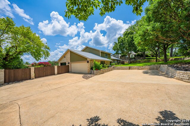407 Spring Mill Property Photo 6
