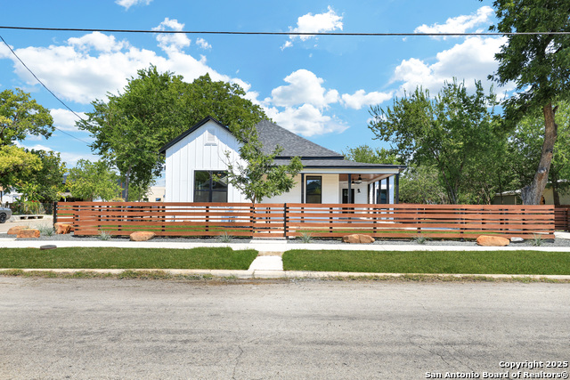 2425 Monterey St Property Photo 1