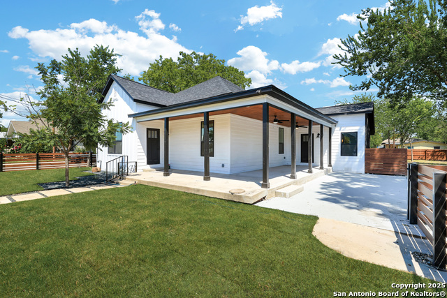 2425 Monterey St Property Photo 4