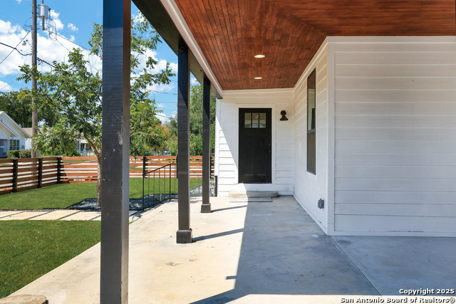 2425 Monterey St Property Photo 6