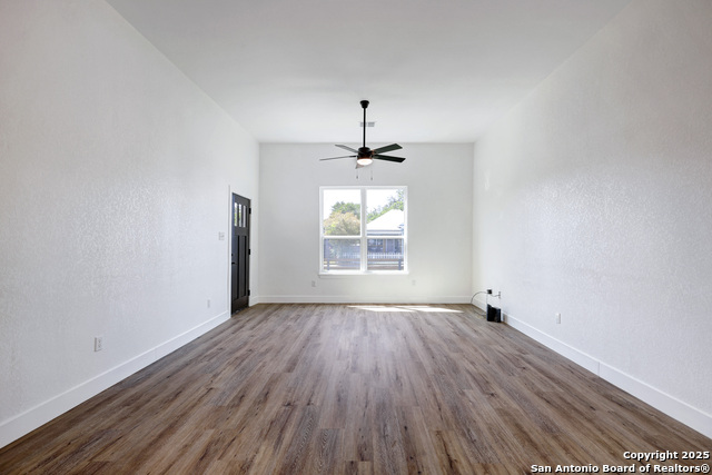 2425 Monterey St Property Photo 7