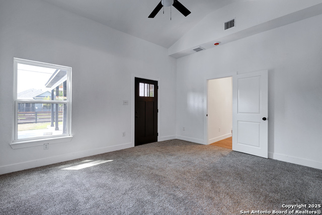 2425 Monterey St Property Photo 18