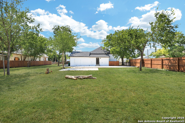 2425 Monterey St Property Photo 28