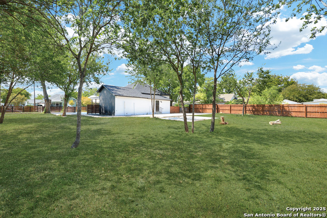 2425 Monterey St Property Photo 29