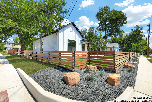 2425 Monterey St Property Photo 34