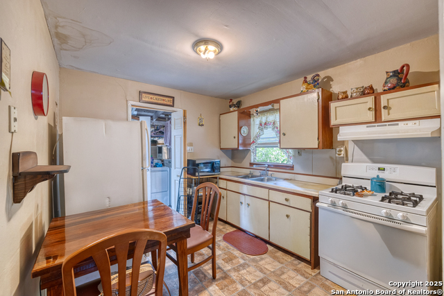 1104 Avenue S Property Photo 3