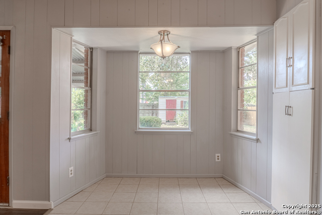 210 Downshire Property Photo 7