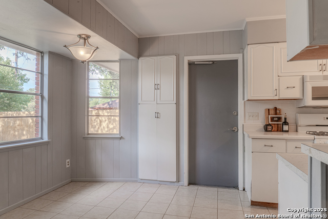 210 Downshire Property Photo 10