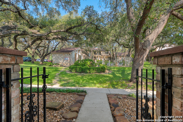 11303 Vance Jackson Property Photo 1