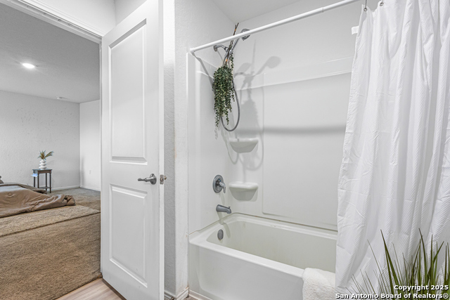 7350 London Property Photo 8