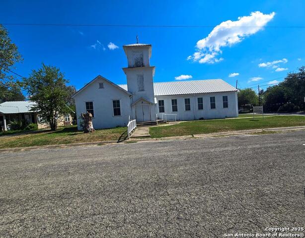 201, 205 E Clare Property Photo 2