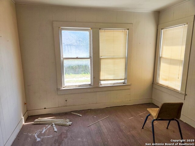 201, 205 E Clare Property Photo 12