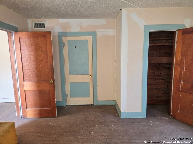 201, 205 E Clare Property Photo 14