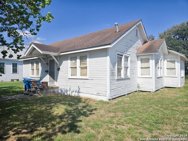 201, 205 E Clare Property Photo 15