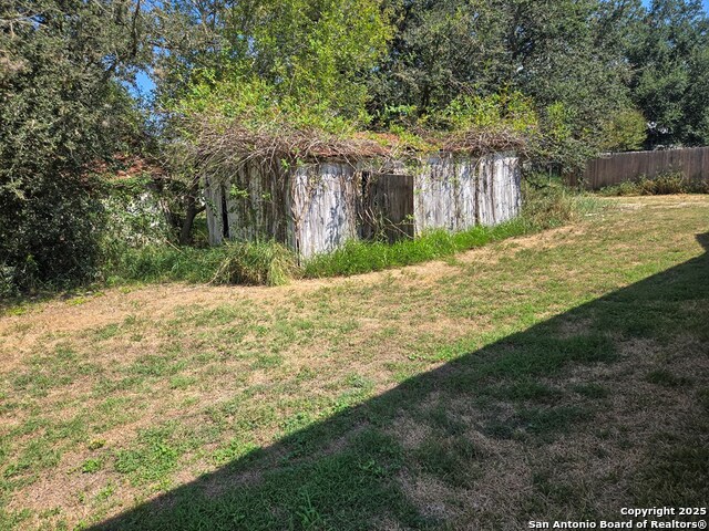 201, 205 E Clare Property Photo 17