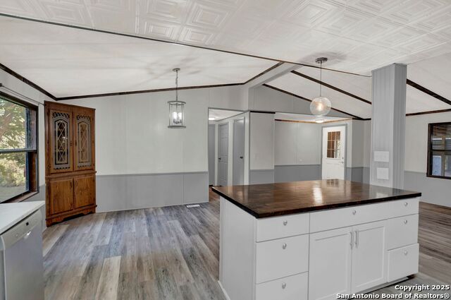 245 Bandera Property Photo 15