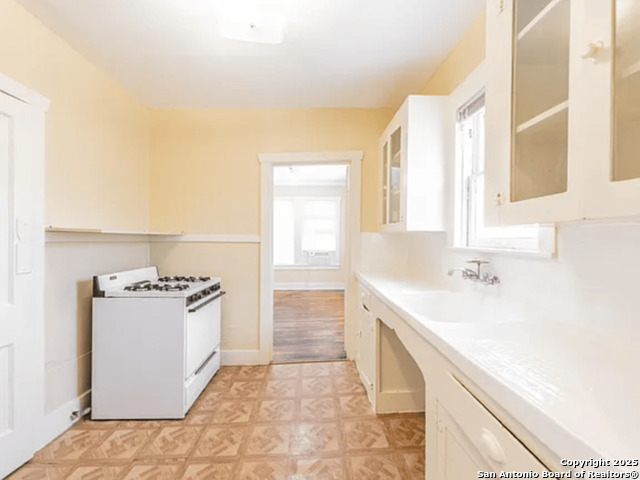 631 E Ashby Property Photo 6