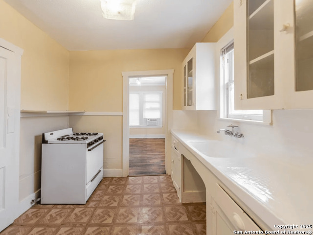 631 E Ashby Property Photo 7