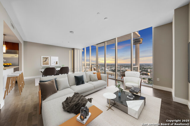 610 E Market Property Photo 1