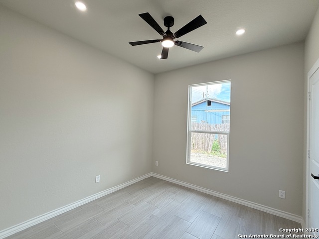 3274 N Ih 35 Property Photo 27
