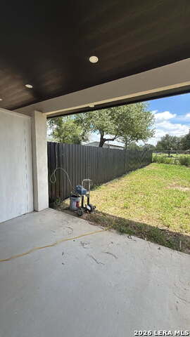 3274 N Ih 35 Property Photo 38