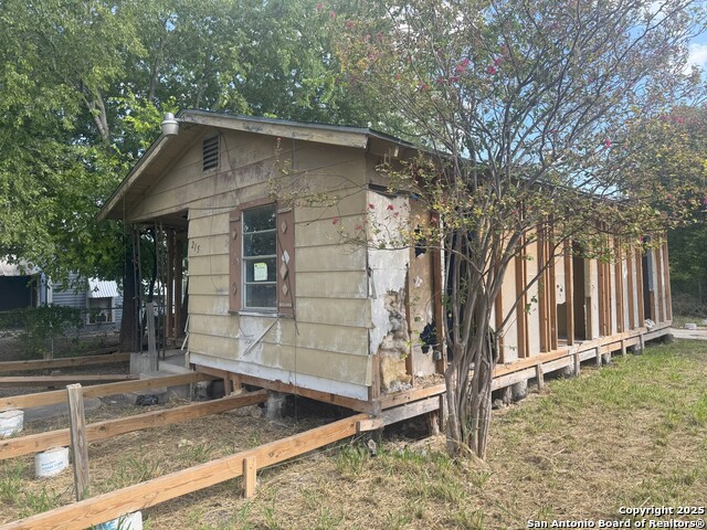 215 Rehmann St Property Photo 1