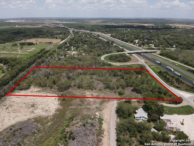 13901 Interstate 35 S Property Photo 2