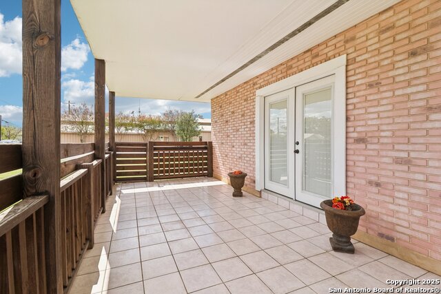 100 N Carroll Property Photo 11