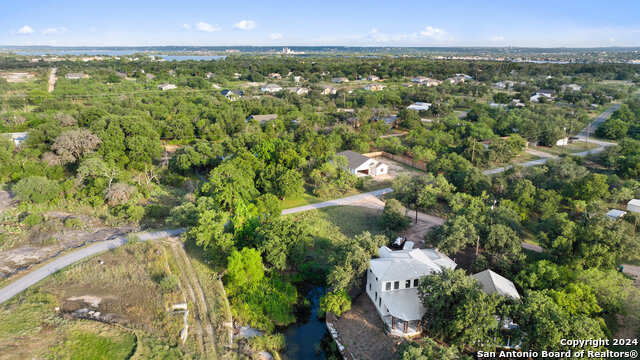 302 Lake Downs Property Photo 4