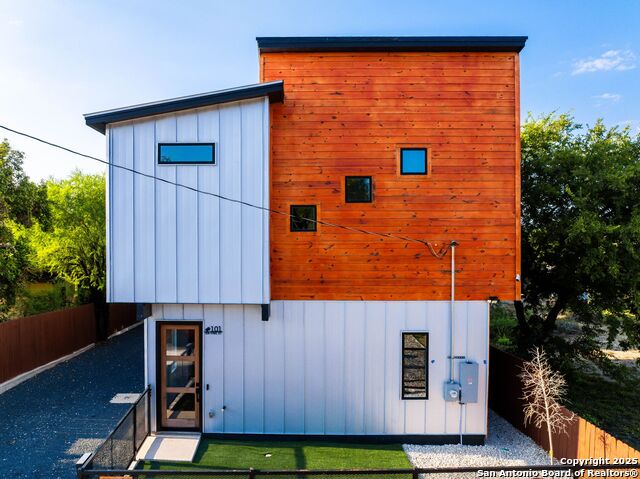 108 Vine Property Photo 2