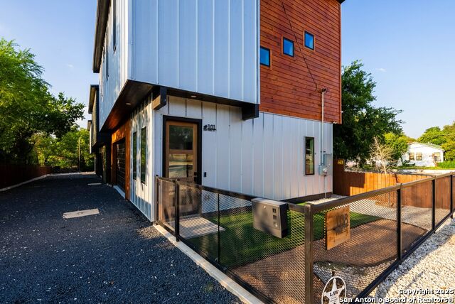108 Vine Property Photo 27