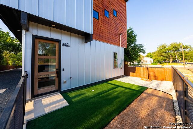 108 Vine Property Photo 28