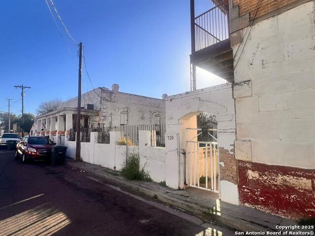 520 Davis Ave Property Photo 22
