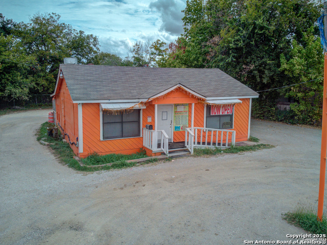 536 S Ww White Rd Property Photo 1
