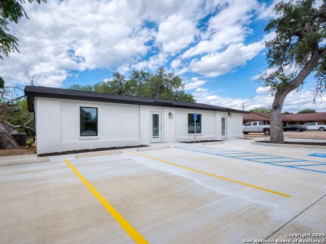 1026 W Oaklawn Street Property Photo 1