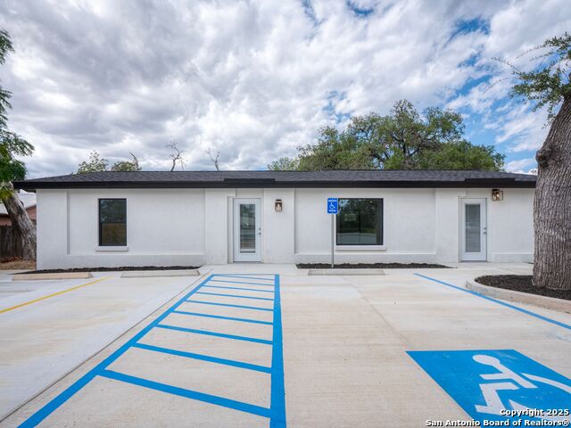 1026 W Oaklawn Street Property Photo 2